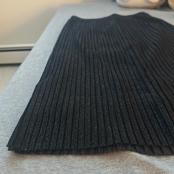 SOLD Kimchi Blue pleated metallic shimmer midi skirt - Picture 9 of 14